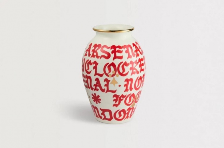 太陽(yáng)報(bào)：阿森納推出花瓶等瓷器的周邊產(chǎn)品，發(fā)售不到一小時(shí)就售罄