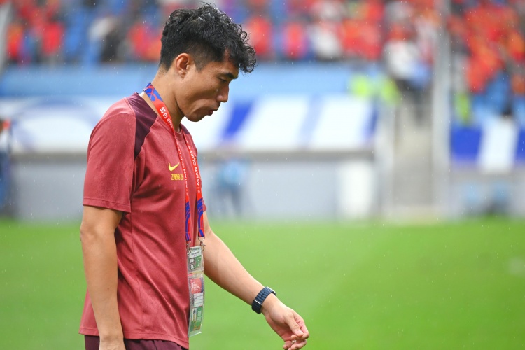 滬媒：單后腰讓國足防守承受更大壓力，若鄭智沒退役或能勝任